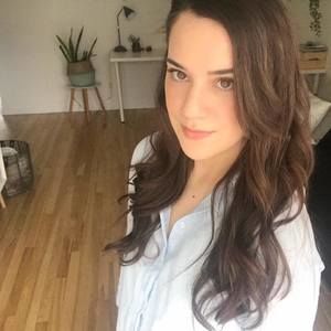 Meet your Posher, Cassandra